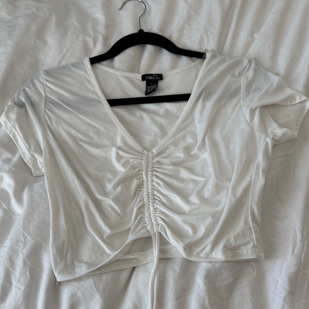 Rue21 Off-White/White Ruched V-Neck Crop Top - Size Large